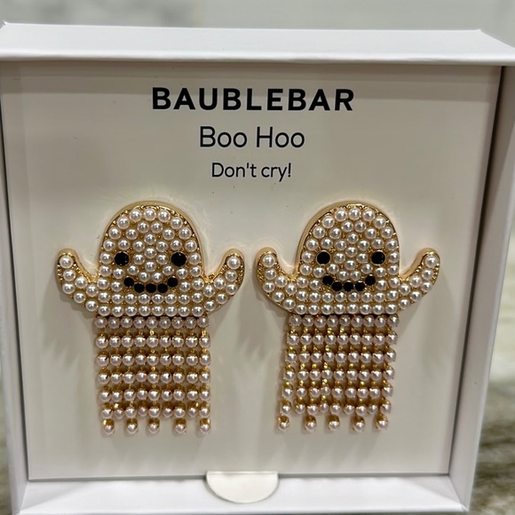 BaubleBar Boo Hoo Don't Cry Dancing Ghost Pearl Halloween Moving Earrings Viral - Picture 3 of 6